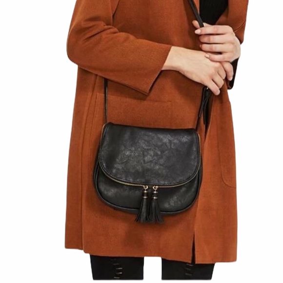 Black double tassel flap adjustable crossbody bag - Picture 4 of 6